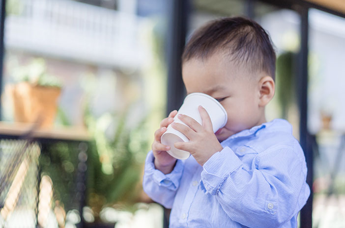 10 alasan mengapa anak kecil tidak boleh minum kopi