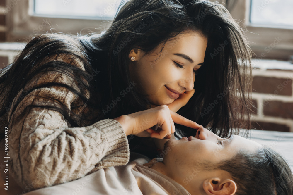 5 Cara Membuat Pasangan Merasa Dicintai Setiap Hari
